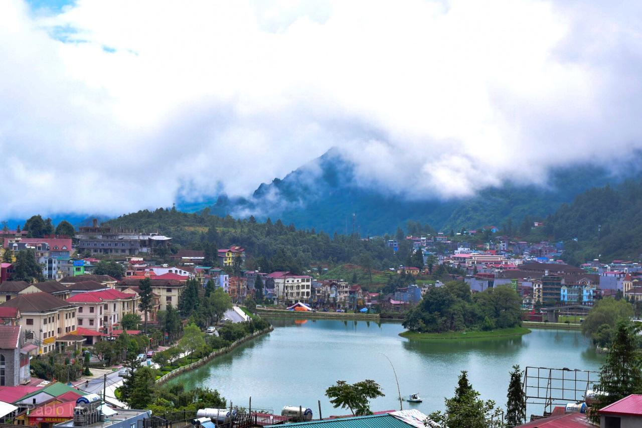 Saparis Hotel Bagian luar foto